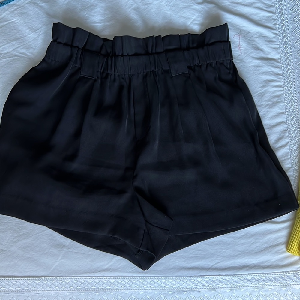 NWOT Black Tape shorts, size M